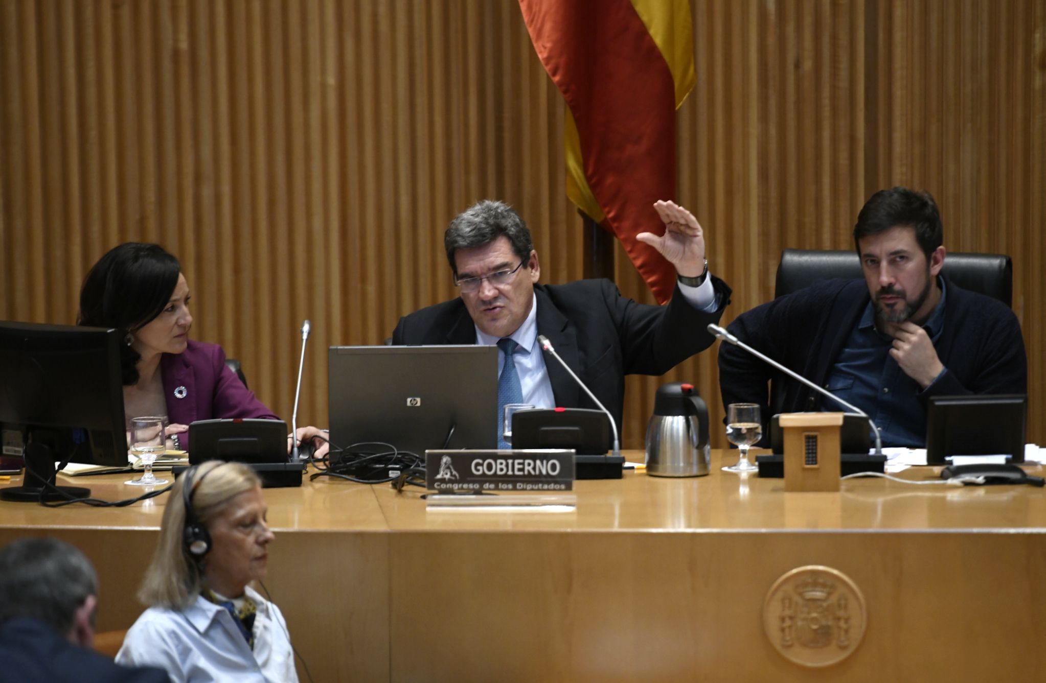 Revolución Escrivá: jubilarse más tarde, ordenar gastos e ingreso mínimo pagado por Seguridad Social.