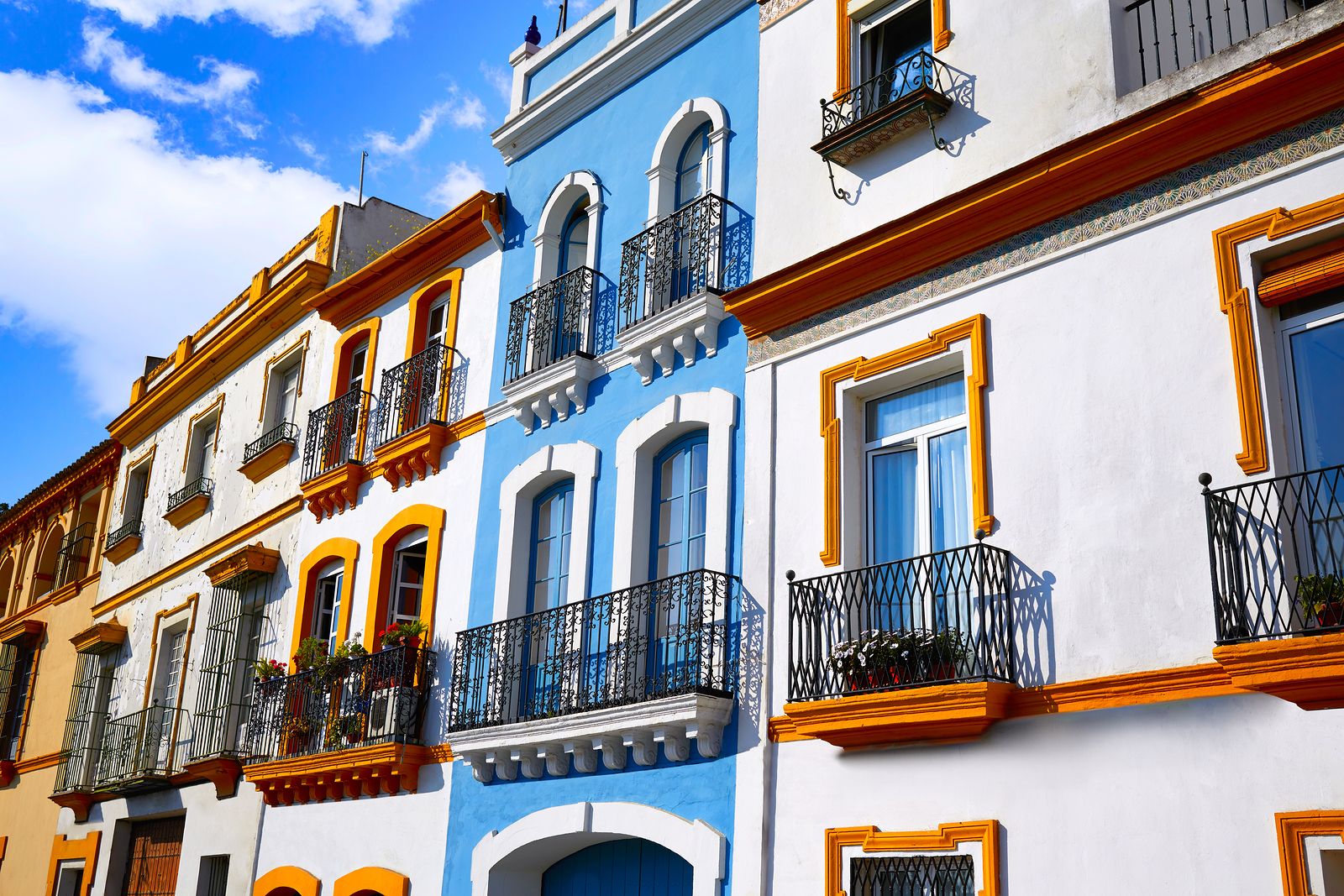 Descubre los pueblos y barrios con más color de España: Triana