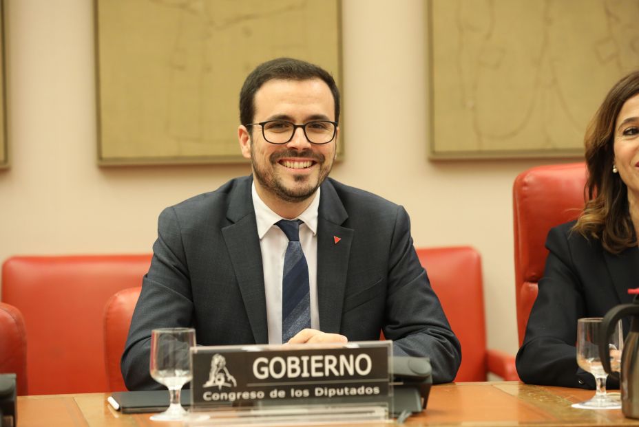 Alberto Garzón anuncia que el Gobierno introducirá la figura del "consumidor vulnerable" que ya existe en algunas Comunidades Foto: EuropaPress