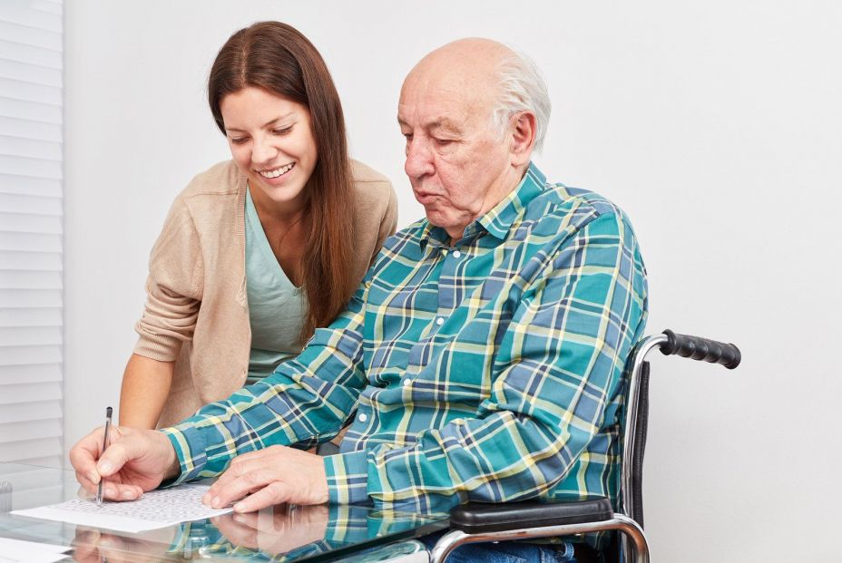 Una aplicación mejora la calidad de vida de pacientes con demencia leve y de sus cuidadores 