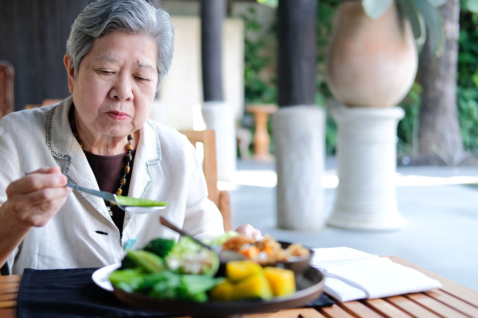 Diversos estudios alertan de consecuencias nefastas para la salud si comemos solos