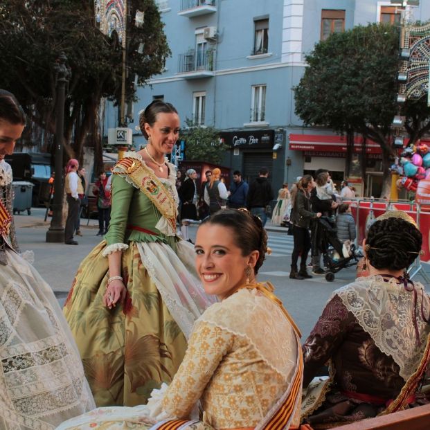 Falleras en las Fallas