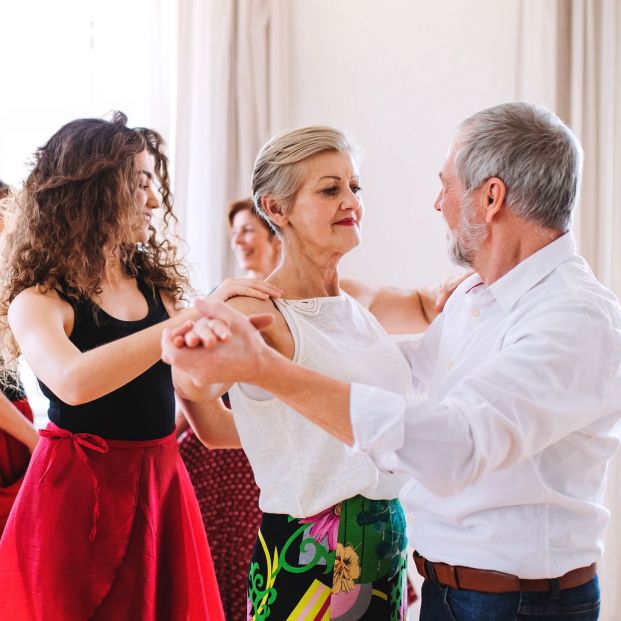 Beneficios del baile terapéutico para las personas de tercera edad