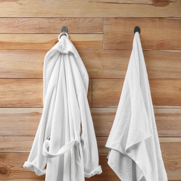¿Albornoz o toalla? ¿Qué es mejor para las personas mayores?