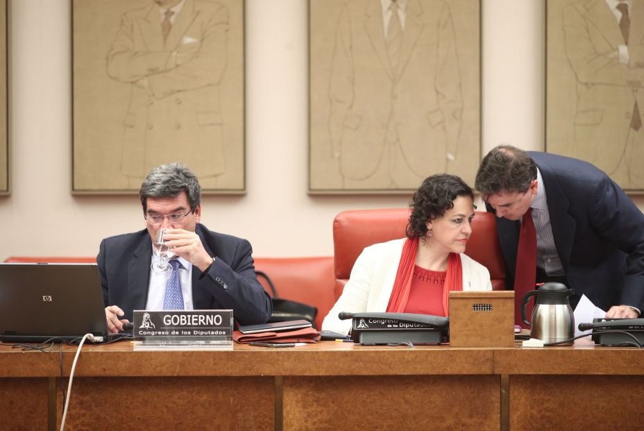El ministro Escrivá junto a Magdalena Valerio, presidenta del Pacto de Toledo