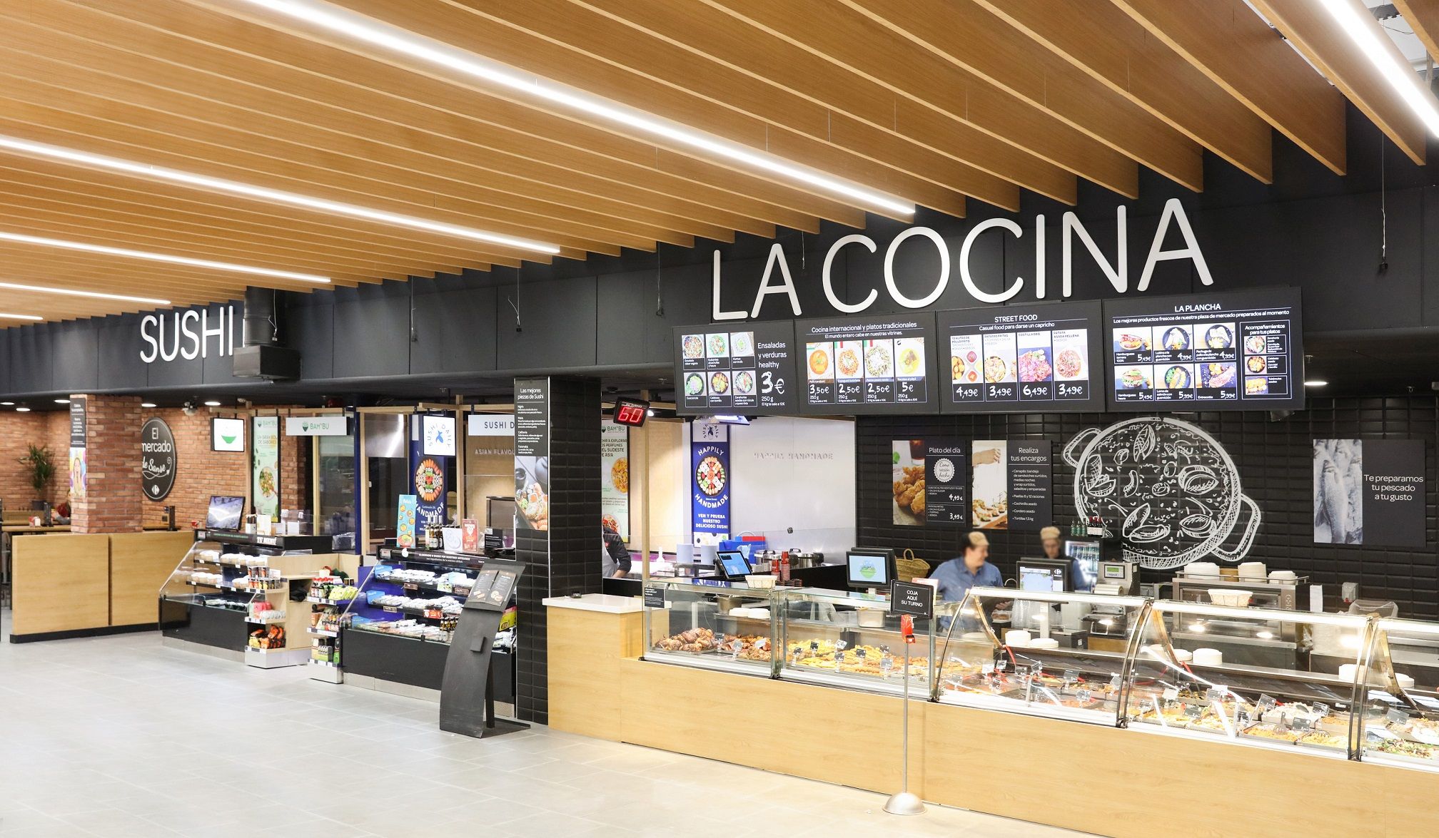 La nueva idea de Carrefour: cocinar en el momento lo que acaba de comprar el cliente