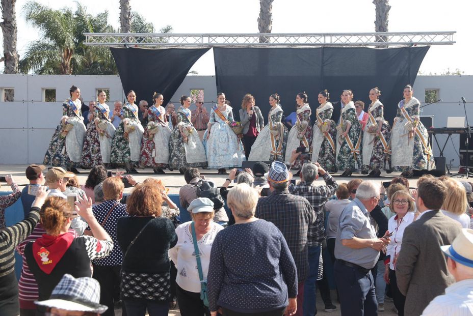 2.000 personas mayores se reúnen en una 'macropaella' en Valencia pese al coronavirus 2.000 personas mayores se reúnen en una 'macropaella' en Valencia pese al coronavirus