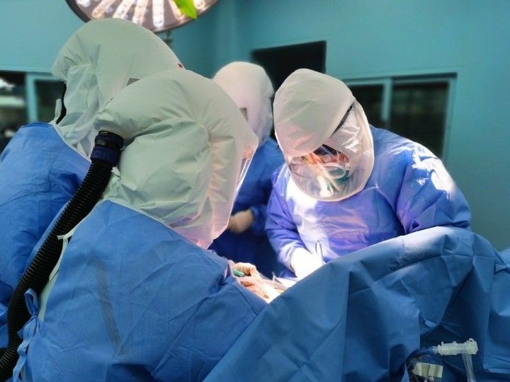 EuropaPress 2685109 medicos realizan cirugia transplante doble pulmon paciente coronavirus