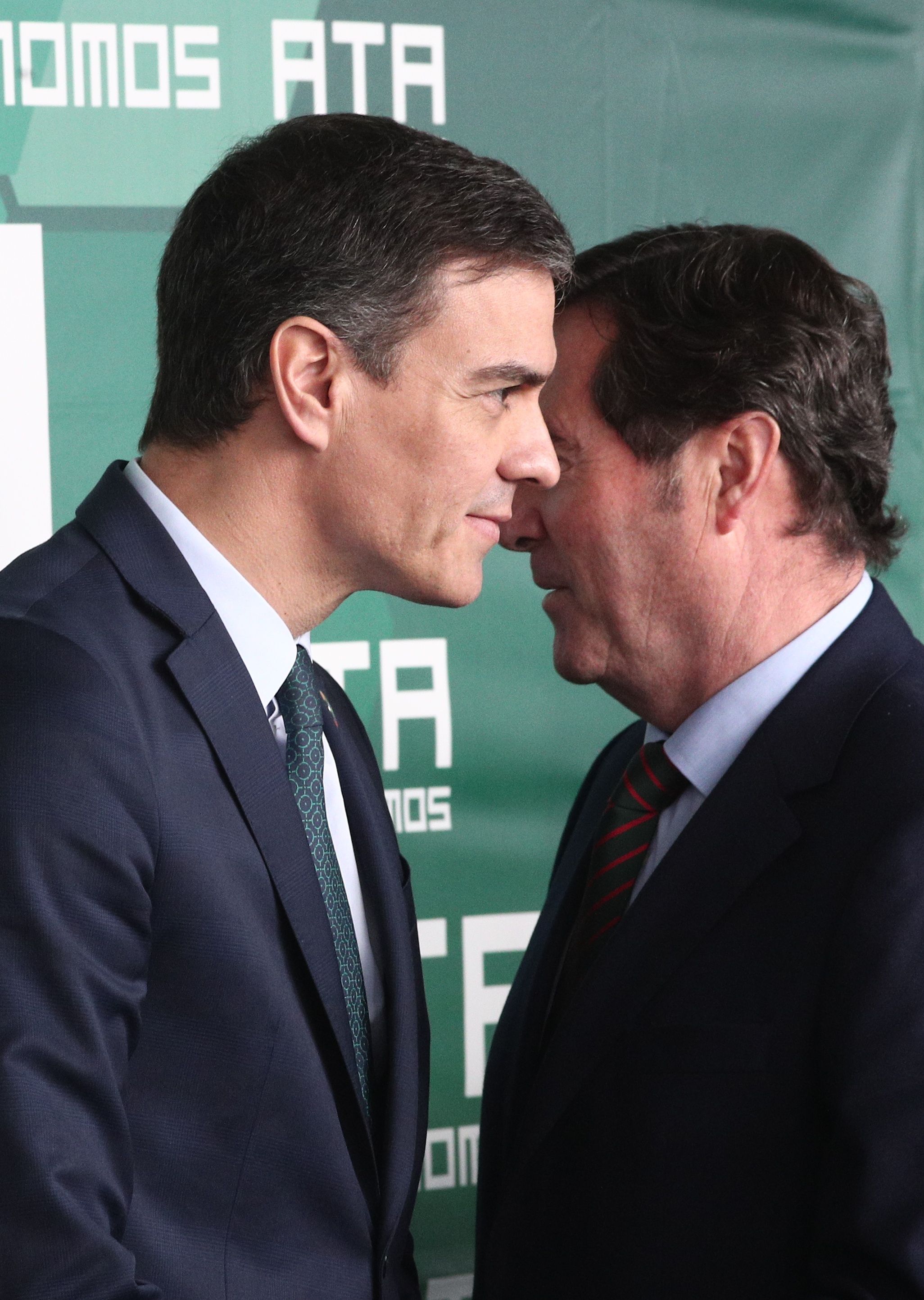 El presidente Pedro Sánchez, con el presidente de  los empresarios, Antonio Garamendi