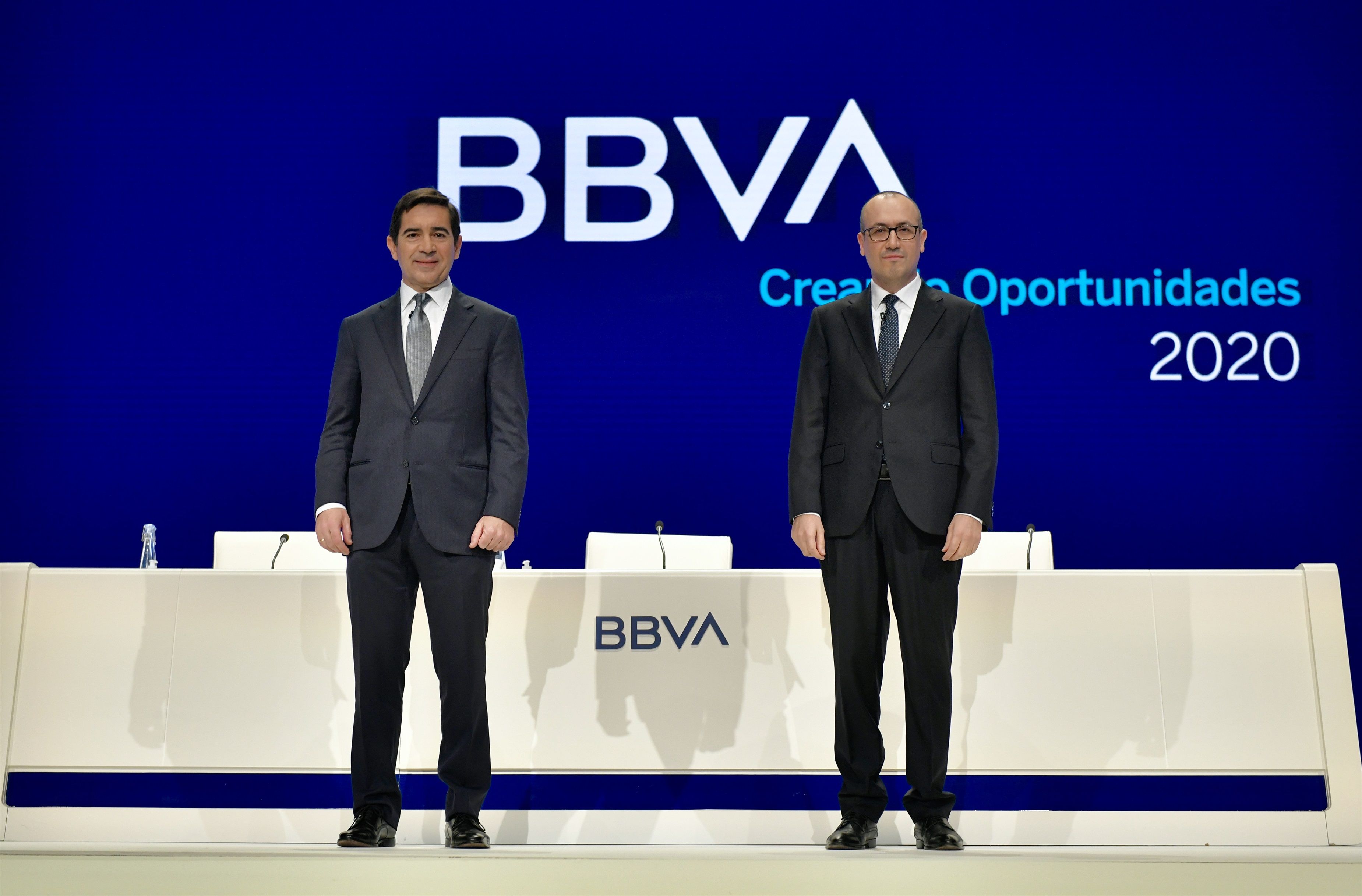El presidente y el consejero delegado de BBVA, Carlos Torres y Onur Genc
