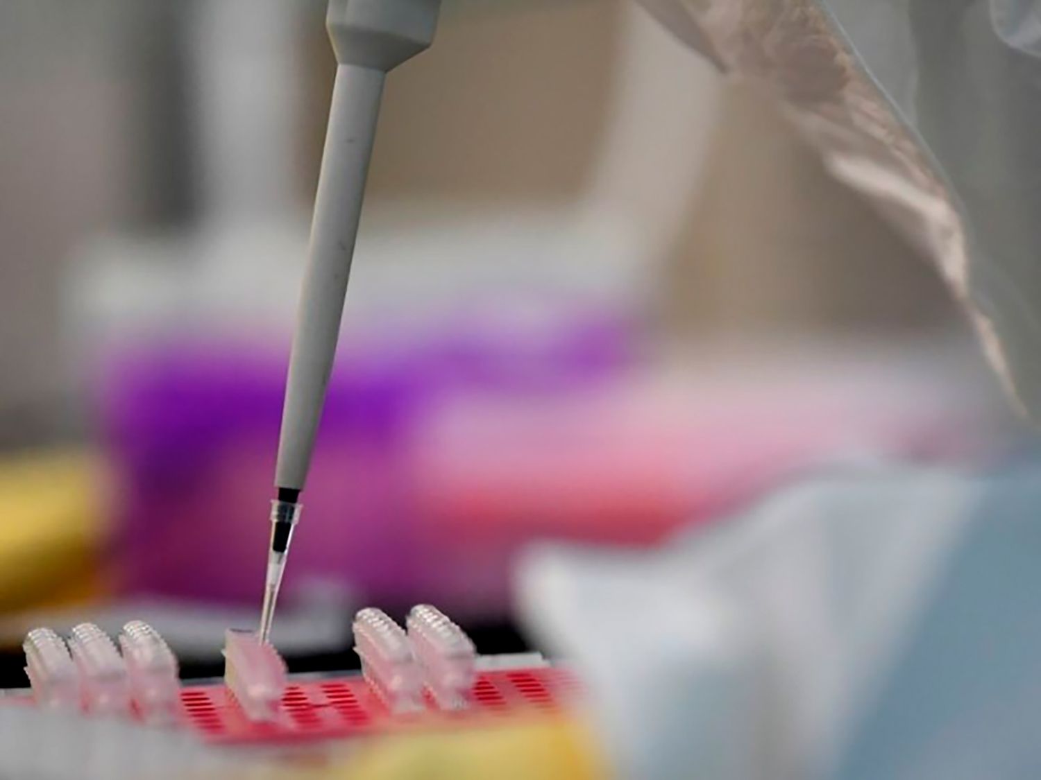 Tres hospitales españoles prueban ya un fármaco contra el coronavirus