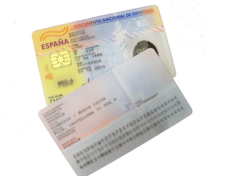 Cancelada la renovación de DNI y pasaportes: la cita previa se pierde