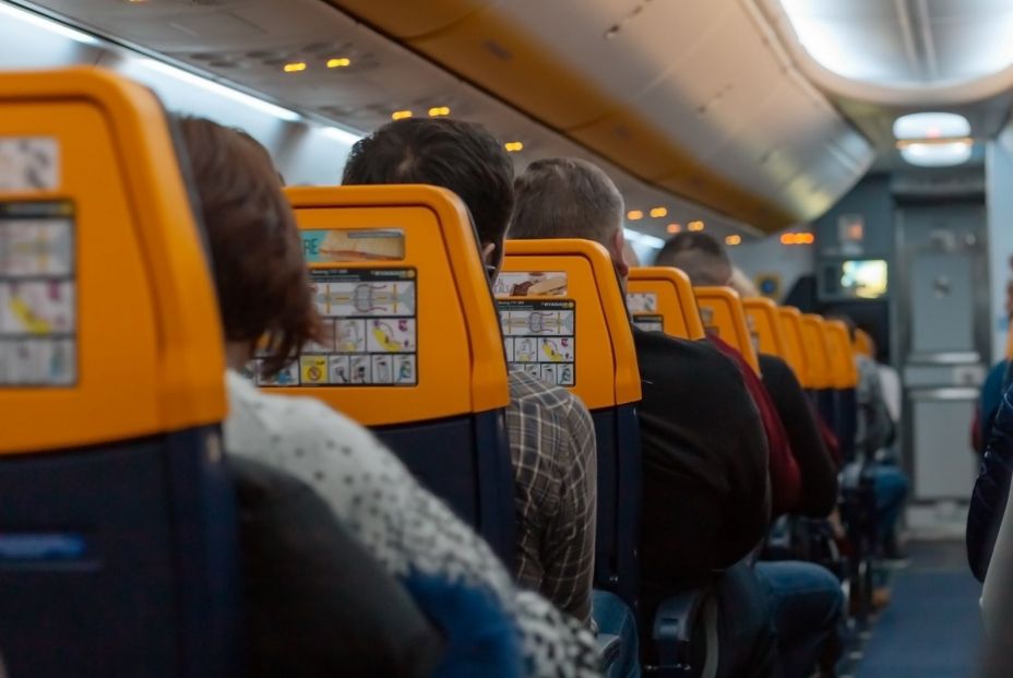 Cuál es el sitio más seguro para sentarse en un avión en caso de accidente