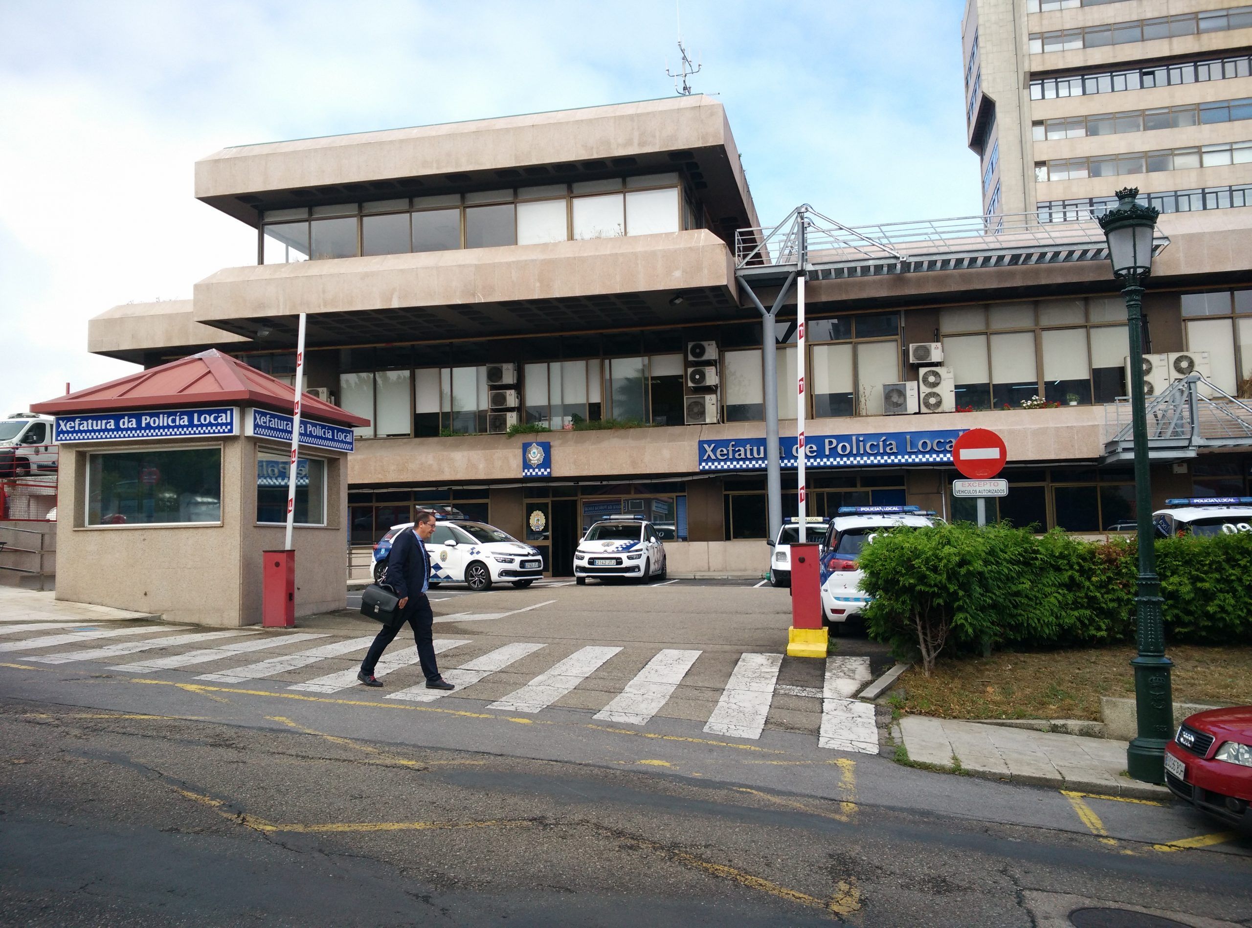 En Vigo un vecino le pide a la Policía que le detenga porque está "harto" del confinamiento en casa 