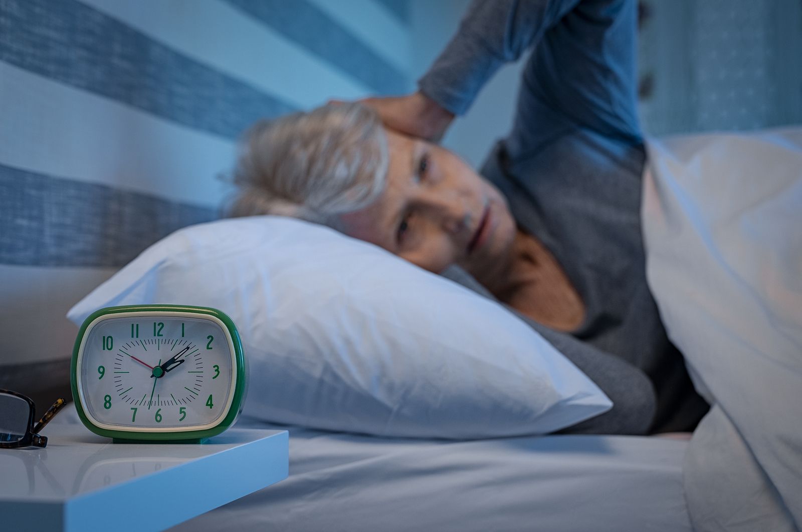 La mala calidad de sueño deteriora la función en piernas y brazos de los mayores