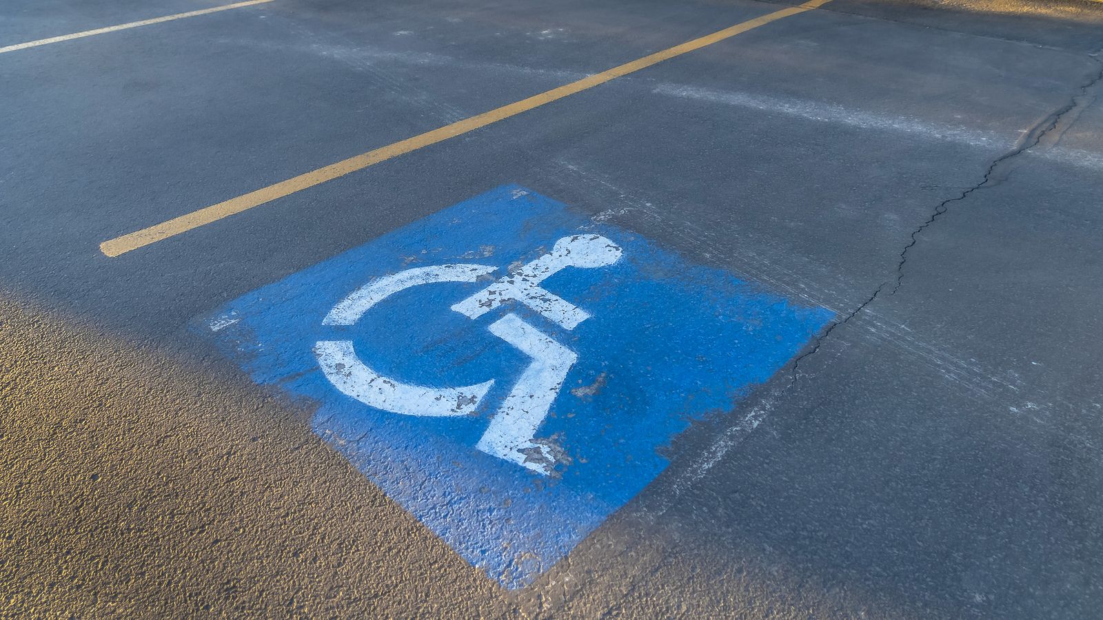 plaza de aparcamiento para personas con movilidad reducida