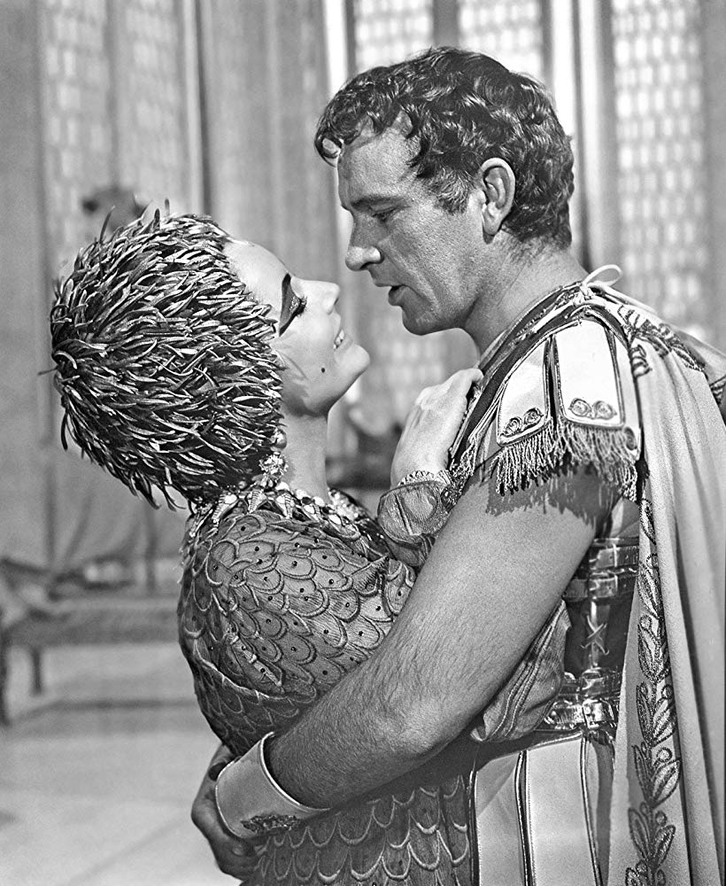 Míticas parejas del Hollywood clásico: Taylor y Burton en 'Cleopatra' (1963) (20th Century Fox)