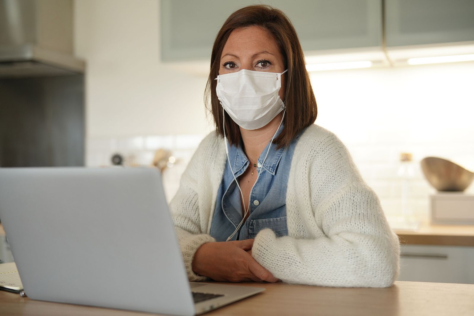 Quiero saber cómo vivir con un contagiado de coronavirus