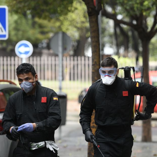 "La UME desinfecta residencias de mayores, pero los trabajadores siguen sin protección"