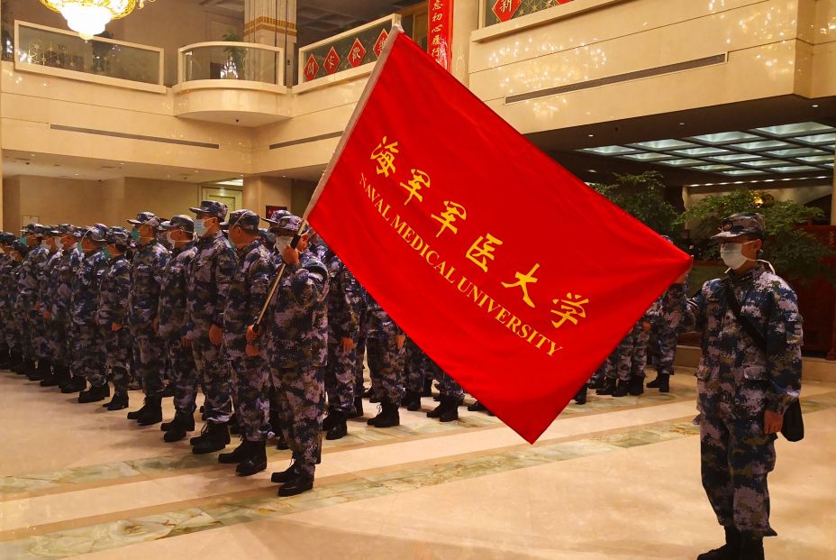 EuropaPress 2669592 medicos militares celebran ceremonia antes ir wuhan china lucha contra