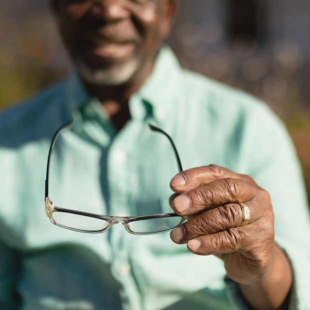 ¿Es recomendable la cirugía láser ocular en personas mayores?