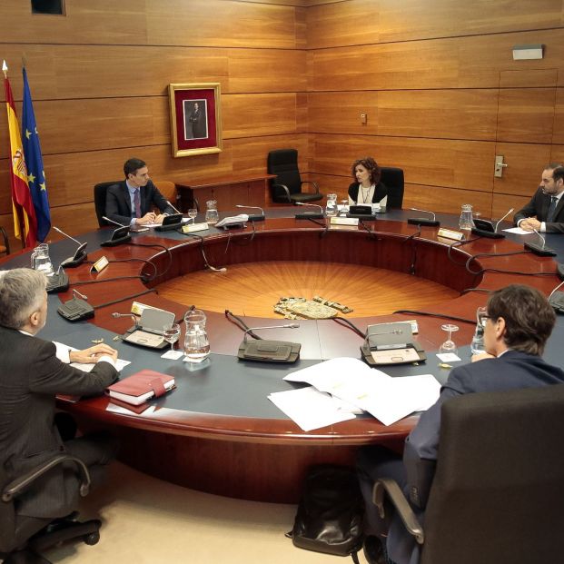 El Gobierno prohíbe por ley los despidos por fuerza mayor y otras causas
