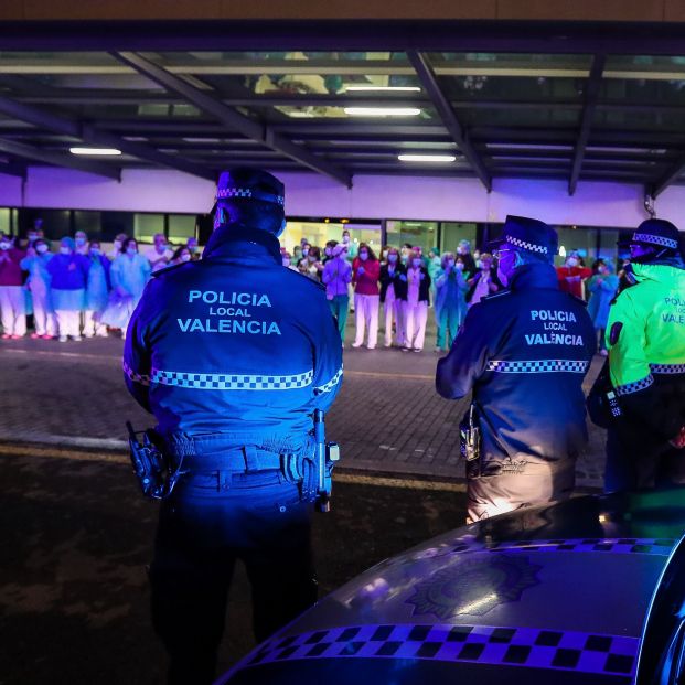 EuropaPress 2738627 homenaje servicios sanitarios policias tiene lugar cada dia 2000 horas EuropaPress 2738627 homenaje servicios sanitarios policias tiene lugar cada dia 2000 horas
