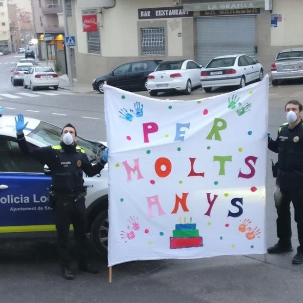 EuropaPress Policia local de Solsona cartel felicitara cumpleaños