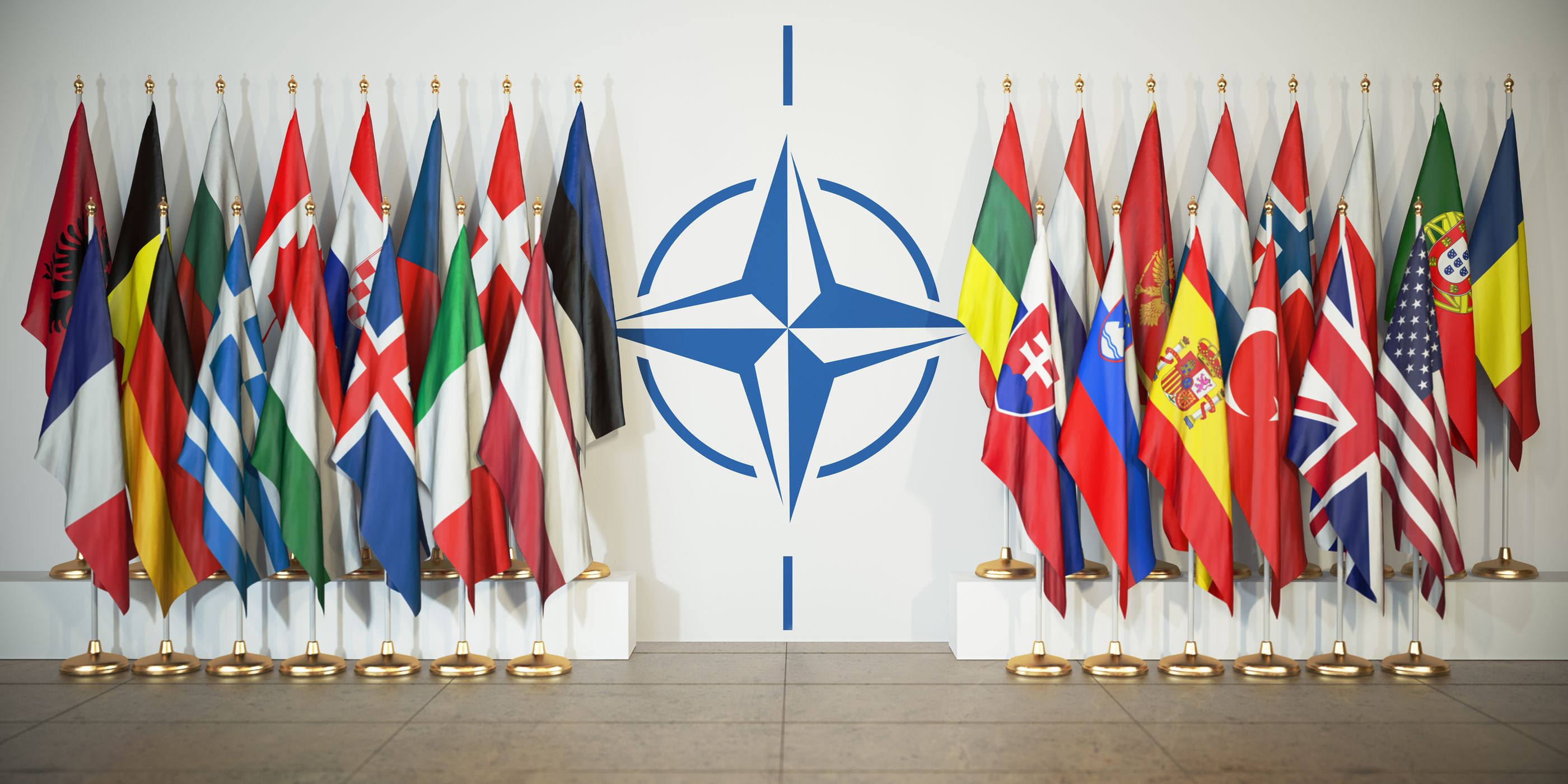 Banderas de miembros de la OTAN (BigStock)