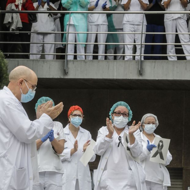 Aplausos a la sanidad pública y sus sanitarios. Foto: EuropaPress