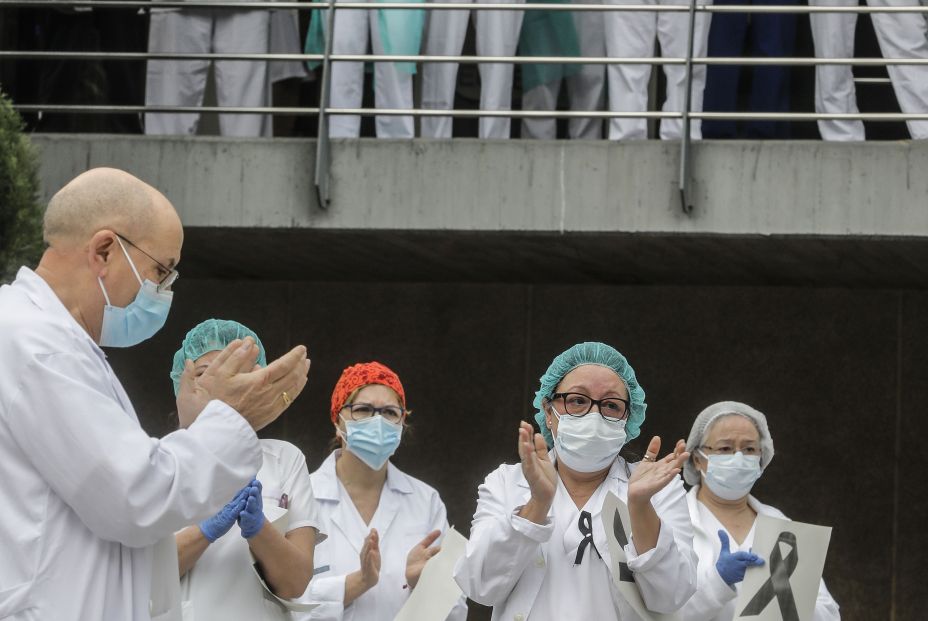 Aplausos a la sanidad pública y sus sanitarios. Foto: EuropaPress