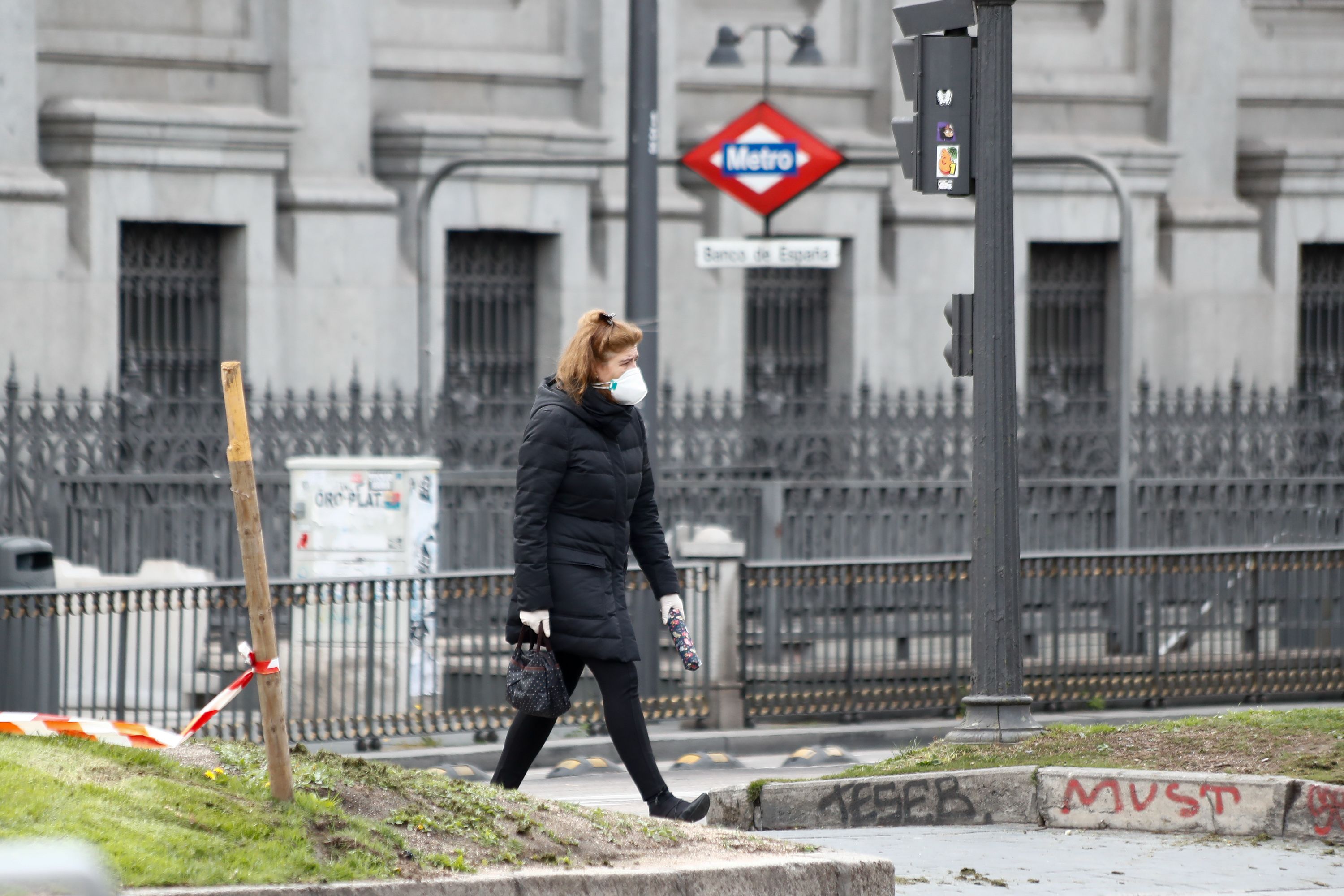 El Gobierno recomienda el uso de mascarillas a toda la población cuando viaje en transporte público