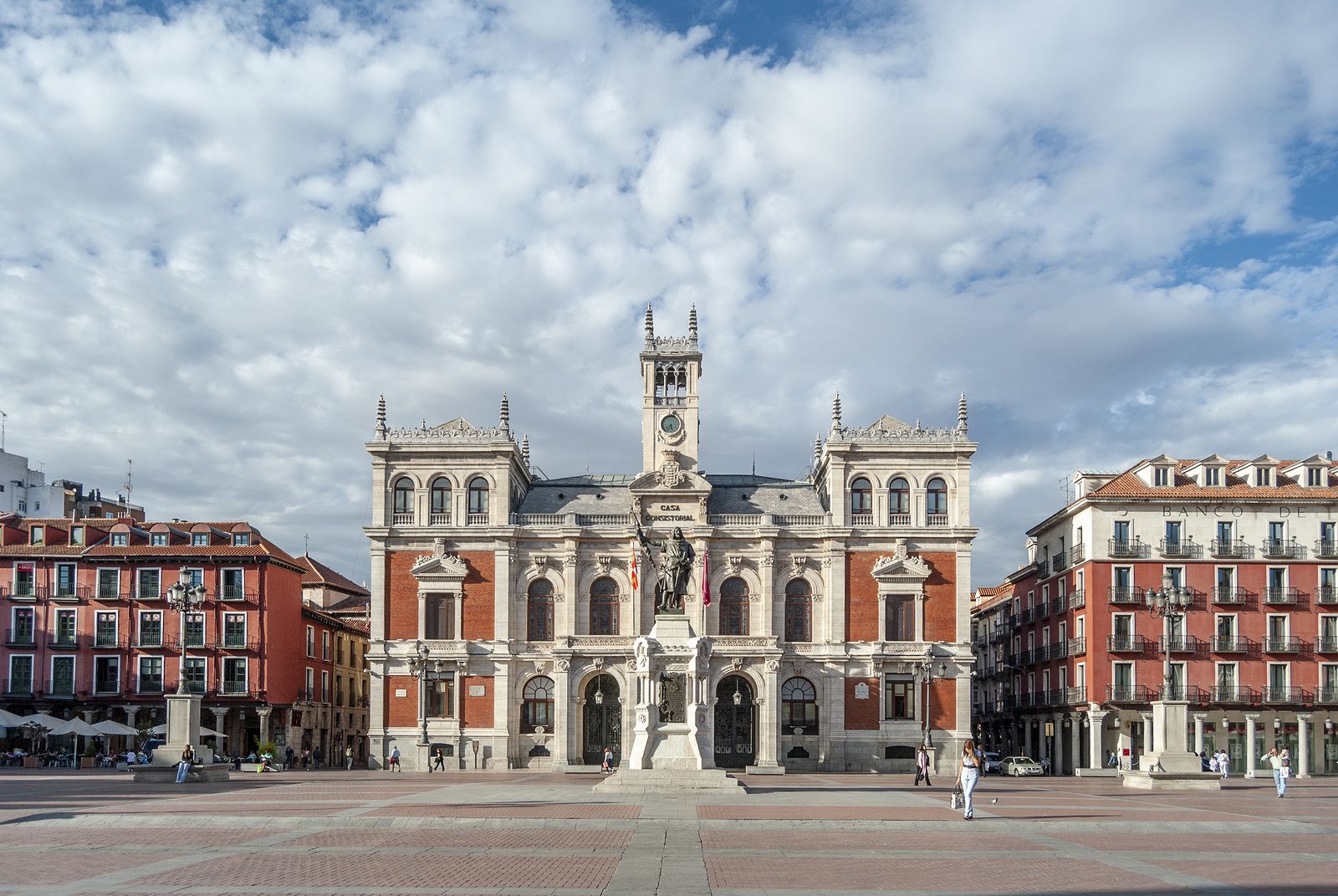 Plazas mayores antiguas Valladolid (Bigstock)