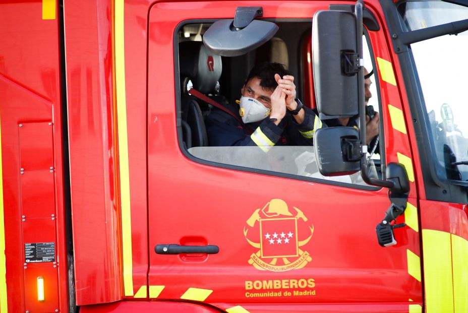bomberos madrid asisten homenaje fuerzas cuerpos seguridad ofrecen