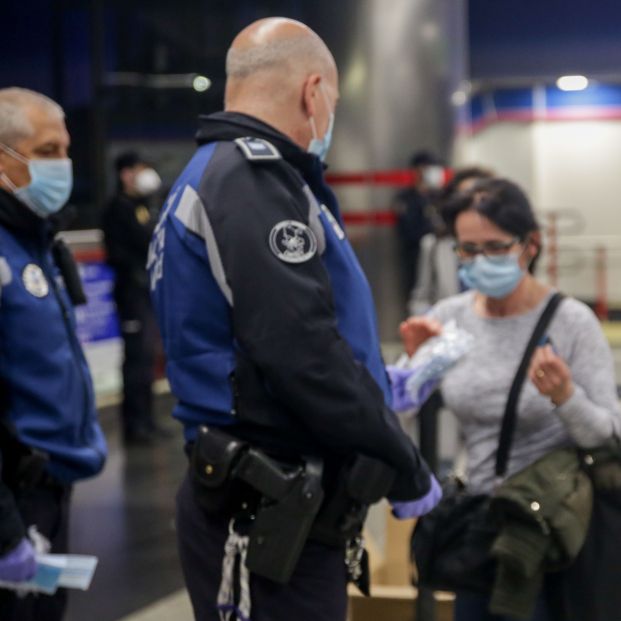 Reparto de mascarillas en la Comunidad de Madrid: horarios y puntos de entrega