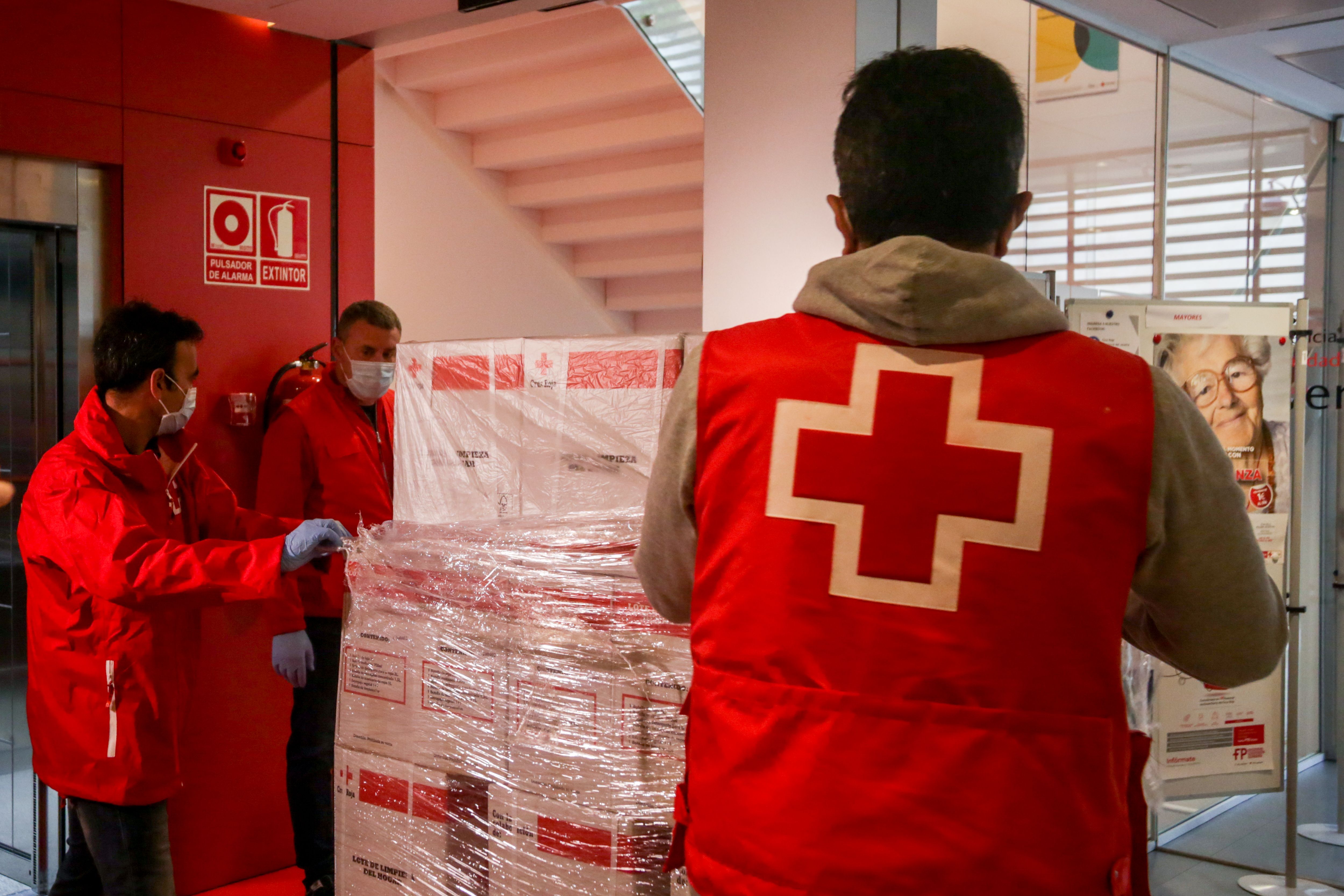 Cruz Roja abre un teléfono de apoyo a personas enfermas, solas o que han perdido a un familiar
