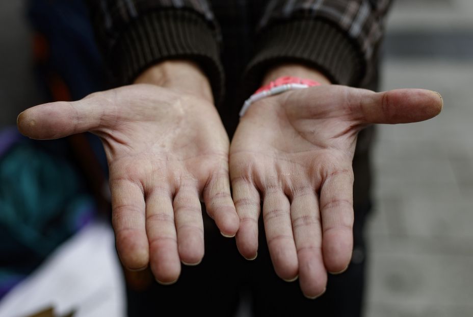 sintecho julio pablos ensena manos limpias lavarselas julio tiene 54 anos sintecho julio pablos ensena manos limpias lavarselas julio tiene 54 anos