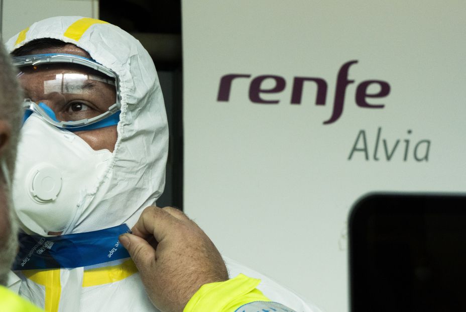 Renfe obliga a dar el nombre y el número de móvil para comprar un billete desde este lunes Renfe obliga a dar el nombre y el número de móvil para comprar un billete desde este lunes