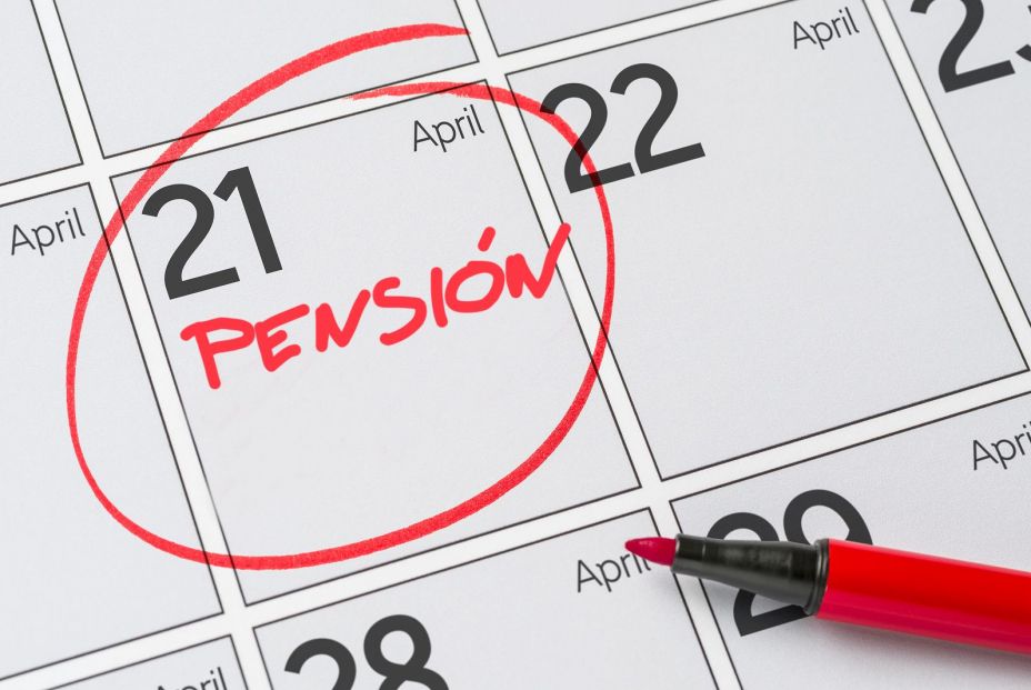 Los bancos también adelantan el pago de las pensiones en abril: estas son las fechas de cada entidad