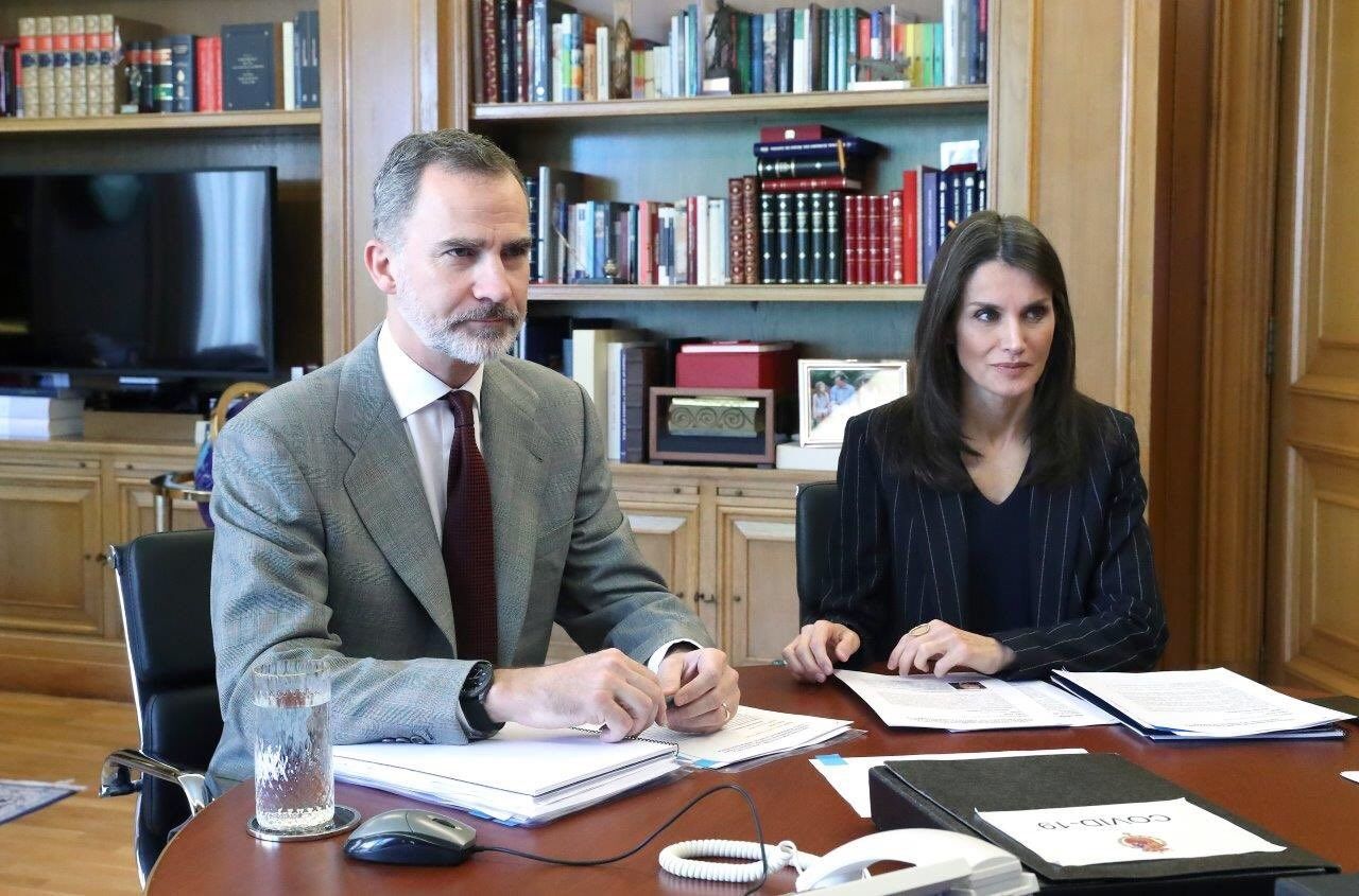 Los Reyes se preocupan por la asistencia y tratamiento a los mayores en la crisis del Covid-19