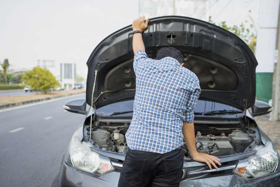Cómo mantener el coche a punto durante el confinamiento: cuidado con la batería y los neumáticos
