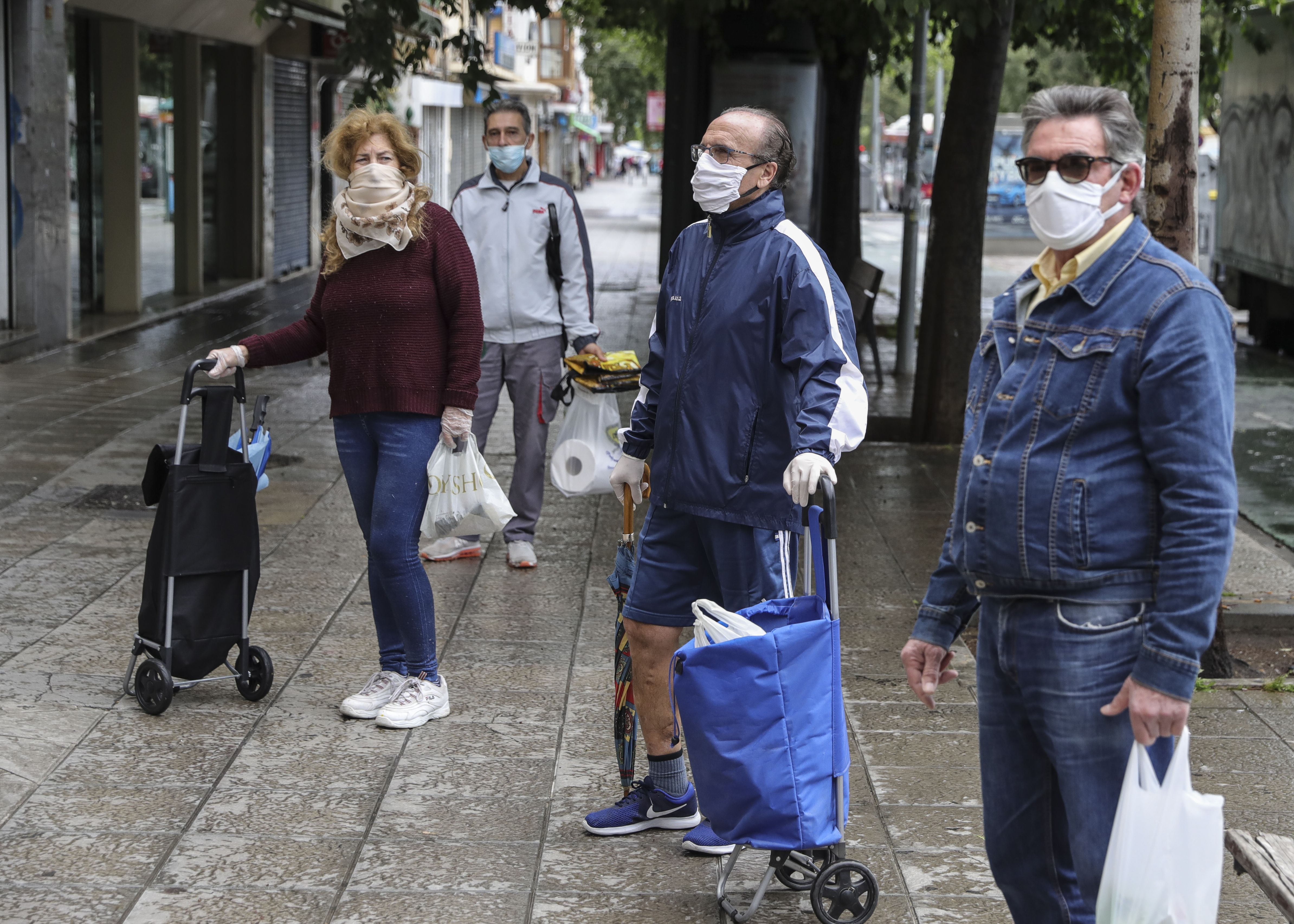 Sanidad asegura que están trabajando para que las medidas de alivio lleguen a los mayores