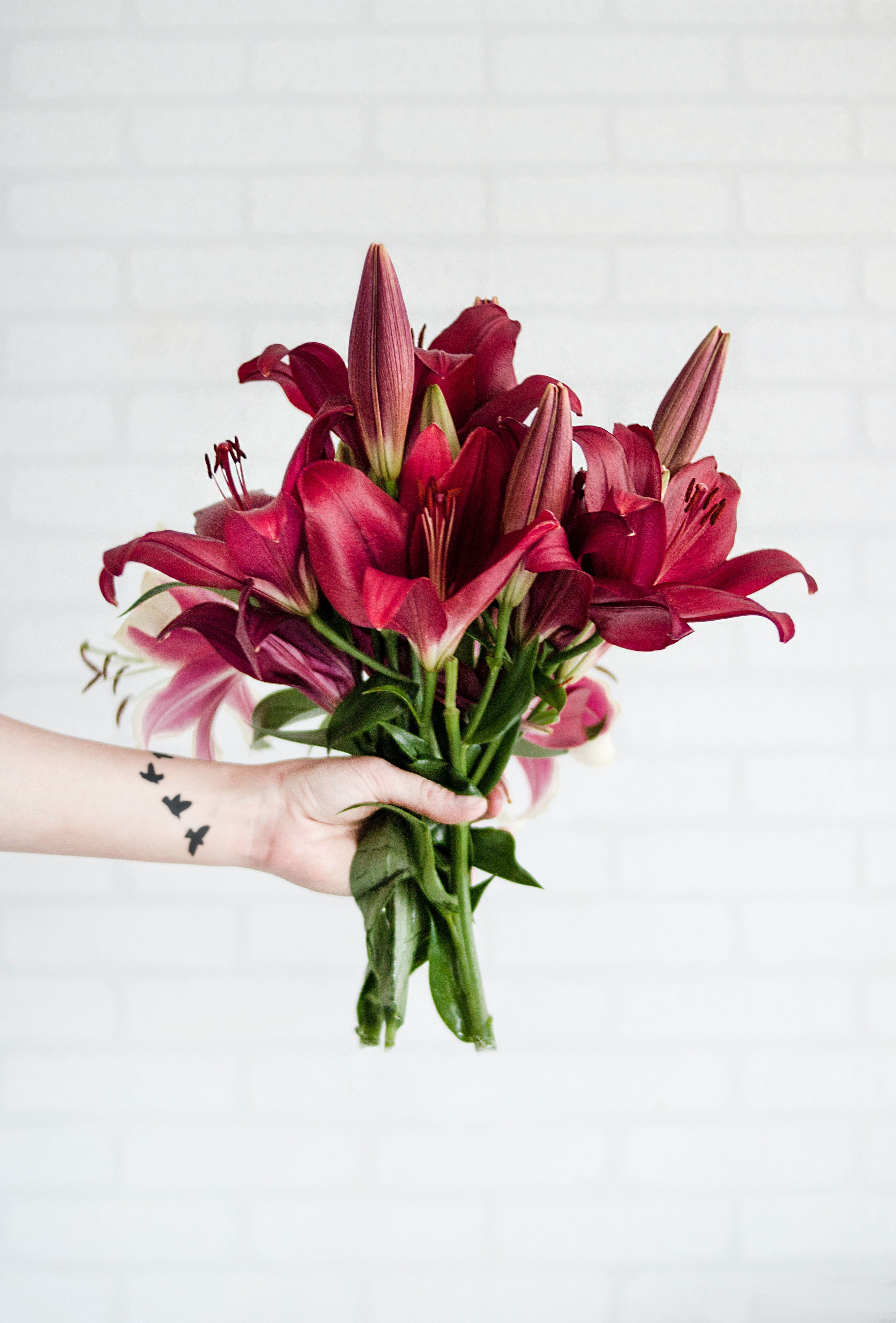 Una web envía flores a los sectores esenciales con mensajes de apoyo personalizados