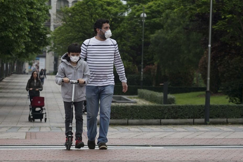 Niños paseo coronavirus