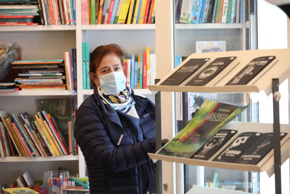 Reglas para comprar en las librerías: gel hidroalcoholico o guantes "para tocar libros sin miedo"