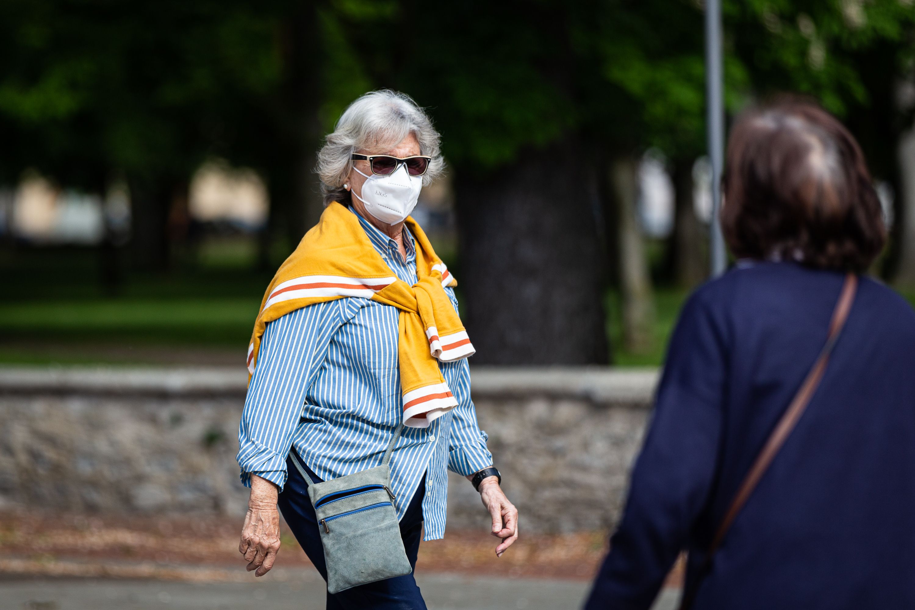 Coronavirus: ¿Qué riesgo tengo de contagiarme al cruzarme con otra persona por la calle?