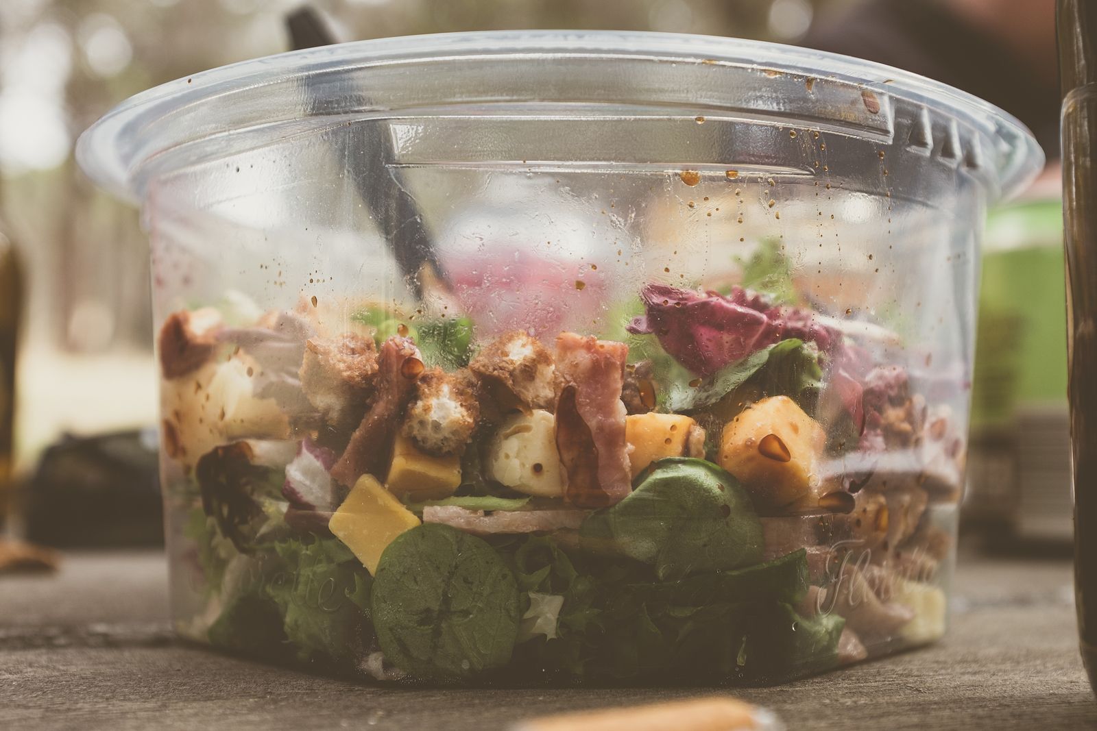 Las ensaladas envasadas del supermercado, muy poco saludables: solo estas cuatro se salvan