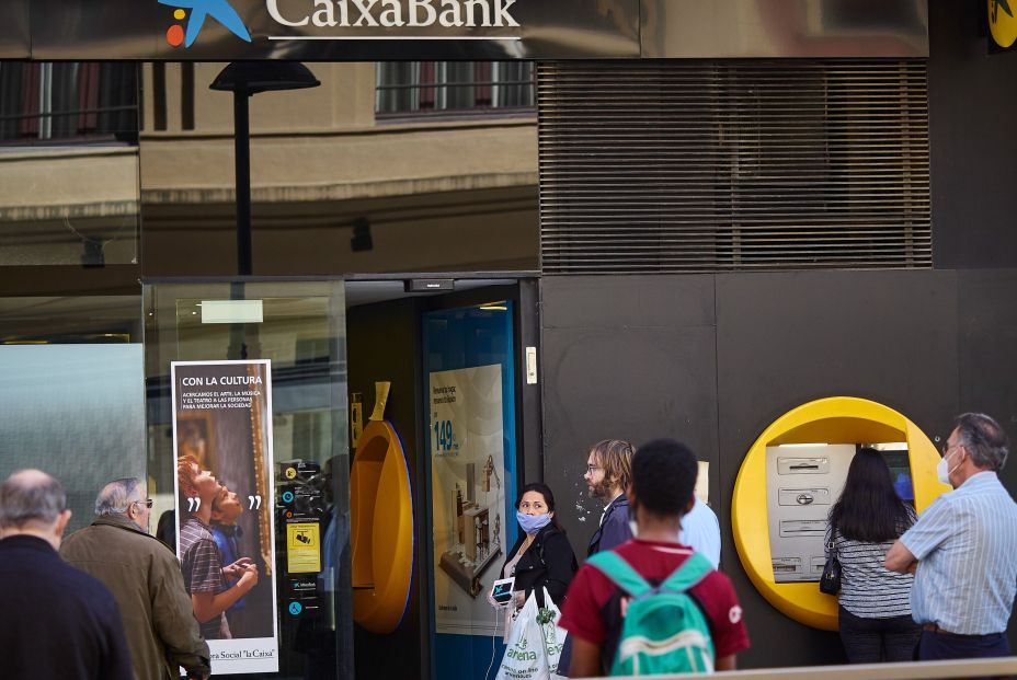 CaixaBank y Bankia: bancos con más ayudas a mayores durante coronavirus 