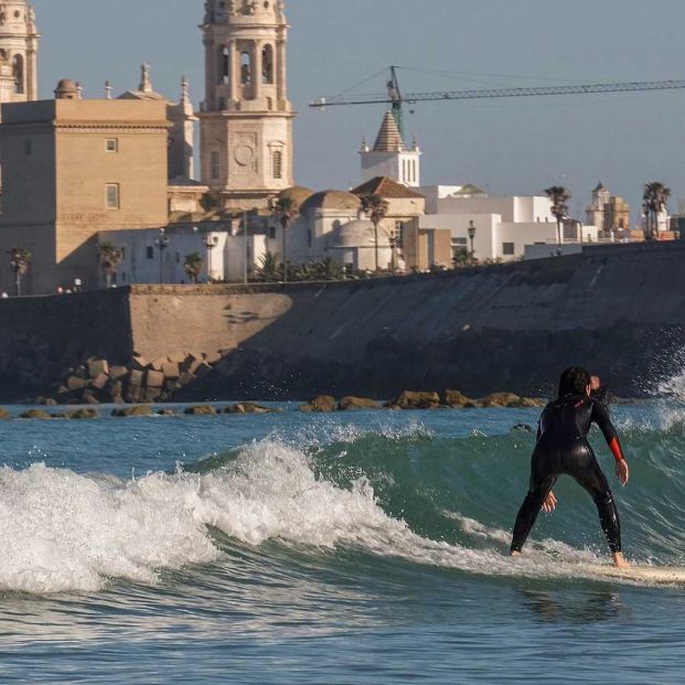 El CSIC ve poco probable el contagio por el agua en piscinas y playas