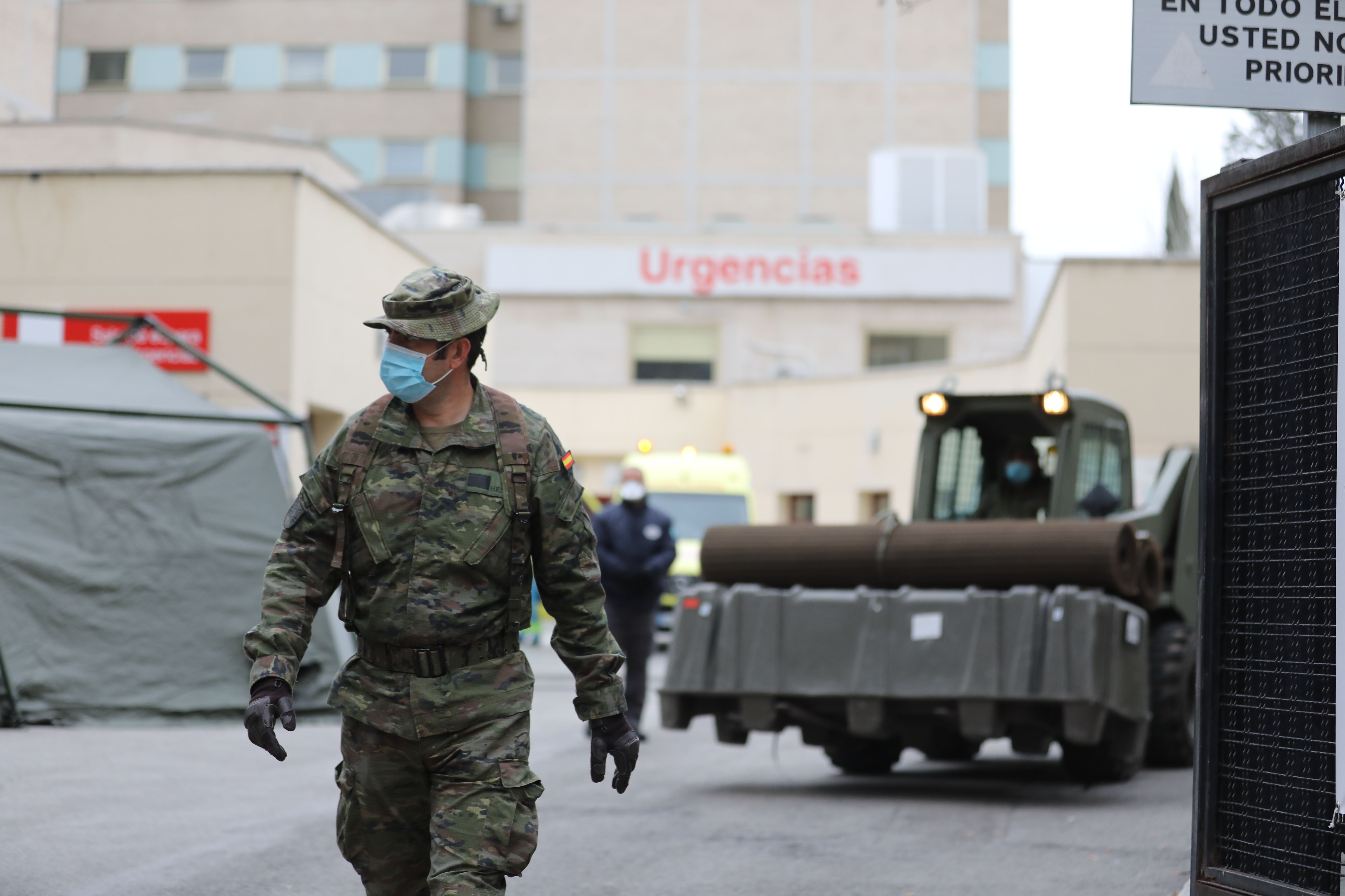 Un informe del Ejército prevé dos oleadas más de coronavirus y año y medio para superar la pandemia